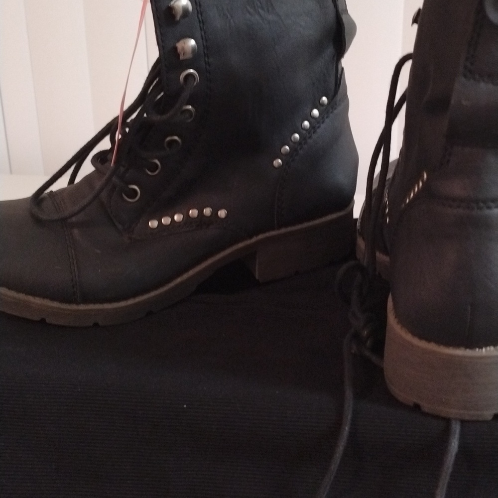 Woman black ankle boots by American Rage CiF size7